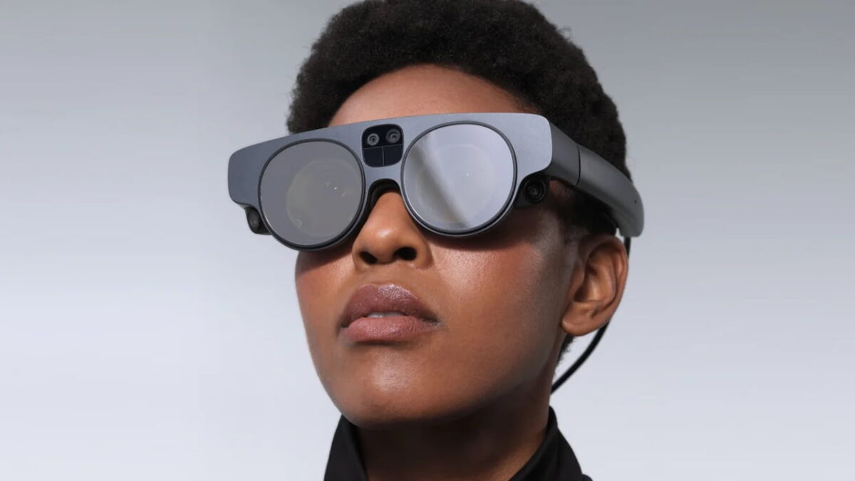 Augmented Reality: Hardware and Definitions
